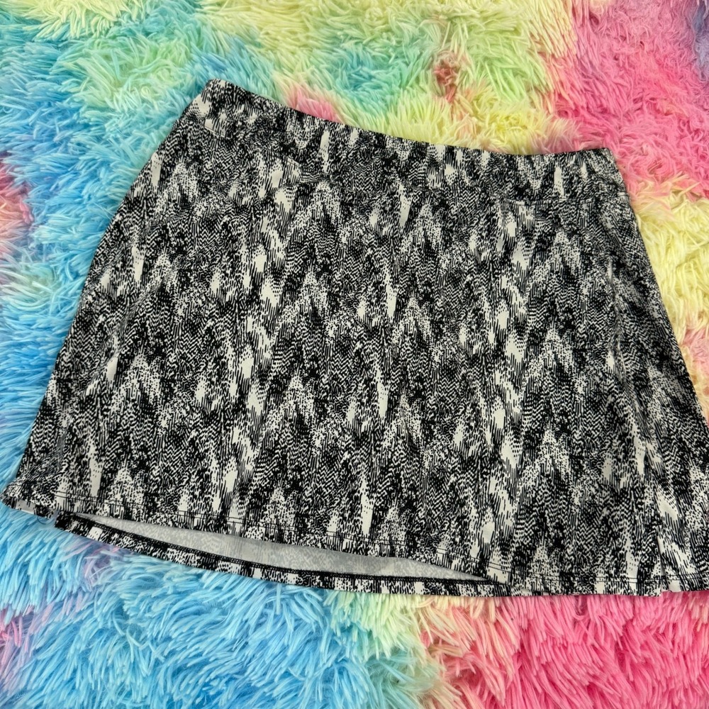 Tranquility Skort Womens Medium Black White Abstract Activewear Skirt
